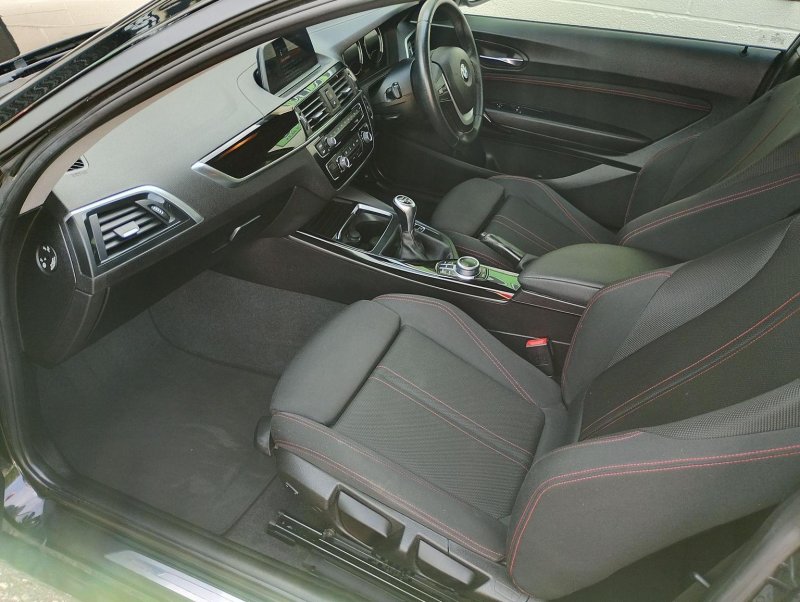 BMW 1 SERIES