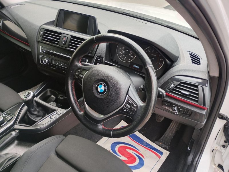 BMW 1 SERIES