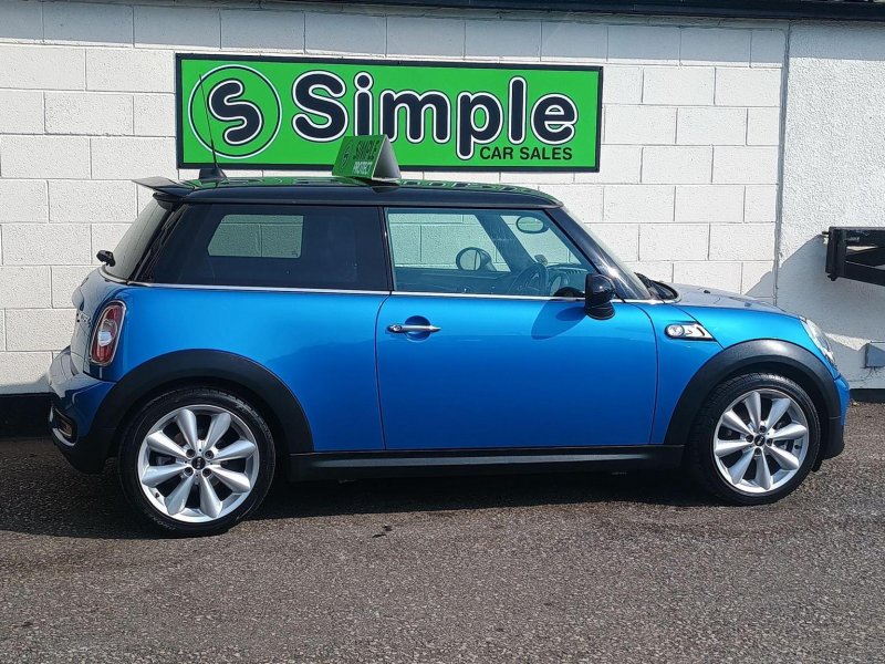 MINI HATCH