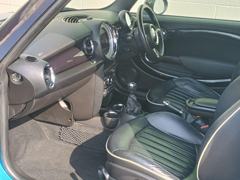 MINI HATCH