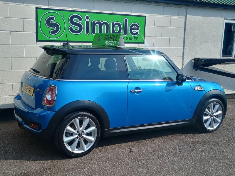 MINI HATCH